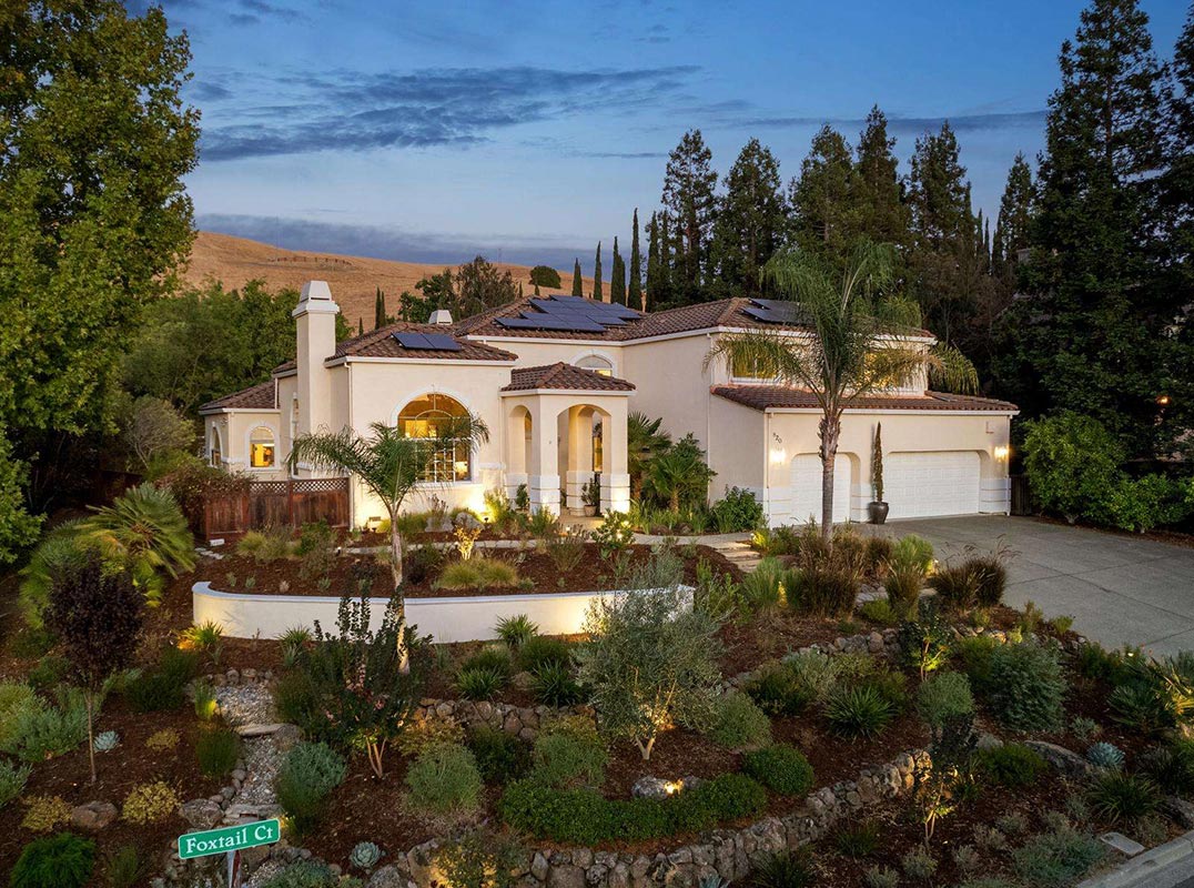 Fabulous Custom Home With A Stunning Resort-Style Backyard